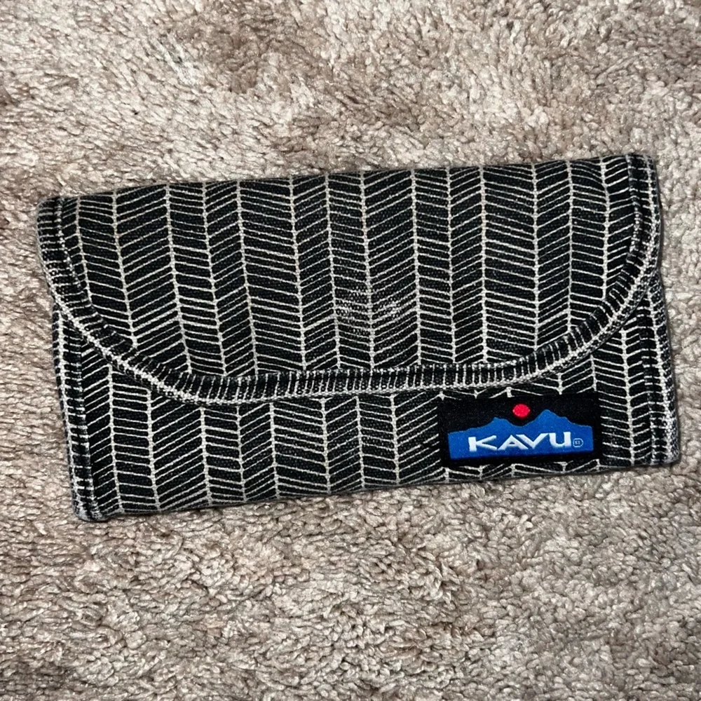 KAVU Big Spender Tri-fold Wallet Clutch Travel Organizer